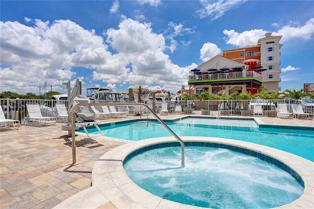 Gulf Coast Gold Private Condo - 2Bed, 2Bath, Sleep 6, Across Street From Beach, Balcony Views Of Sunsets, Beach & Gulf, Pool, Gym Сант Пит Бич Экстерьер фото